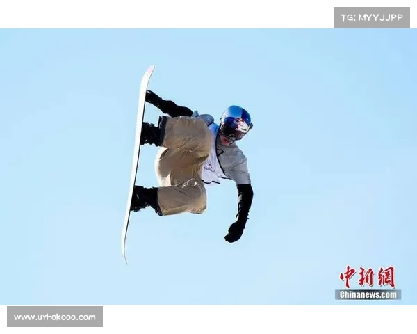 中国滑雪运动员苏翊鸣备战世界杯决赛,调整动作难度 中国滑雪运动员苏翊鸣备战世界杯决赛,调整动作难度